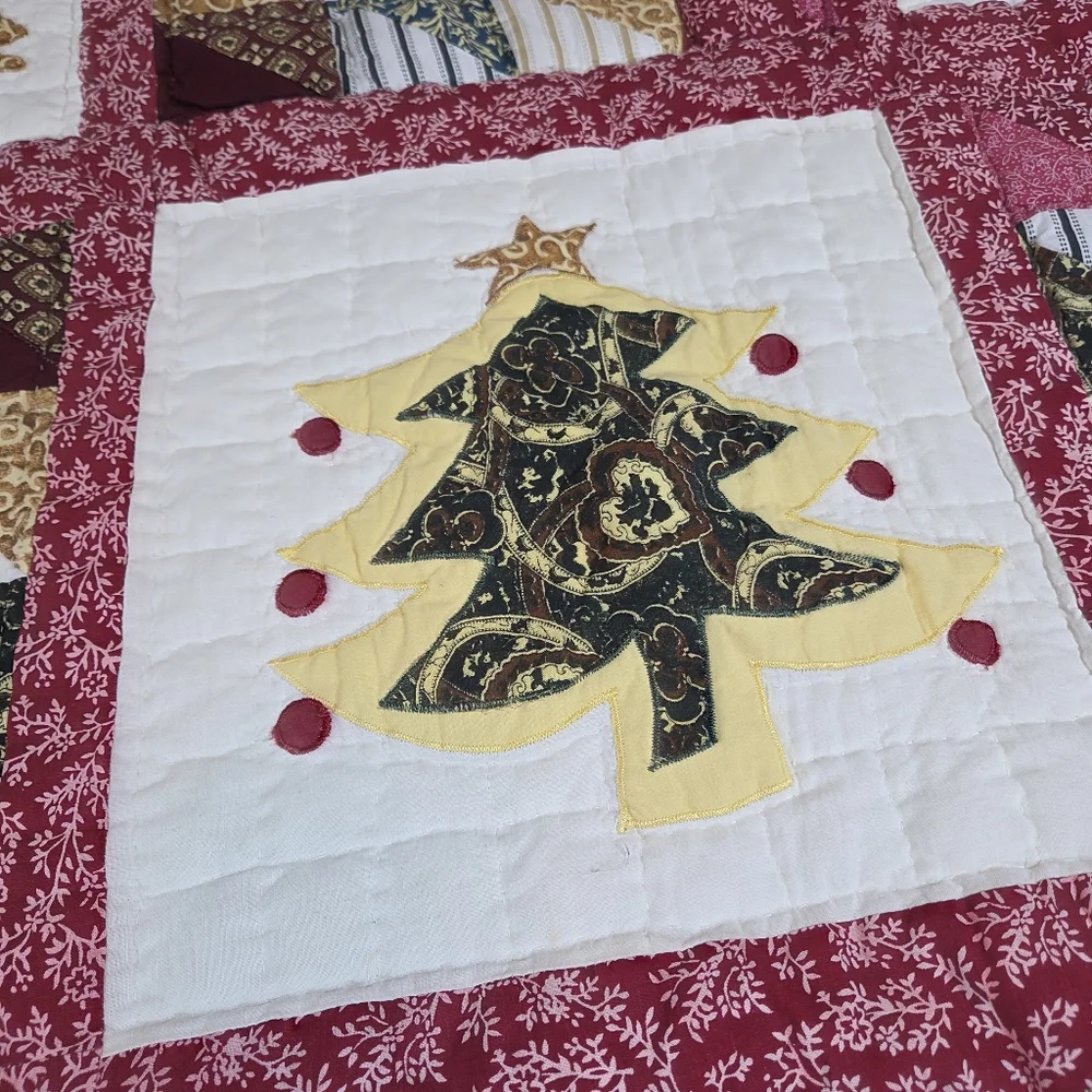 Christmas Handmade Quilt Throw 66”x 88” Red Green Patchwork